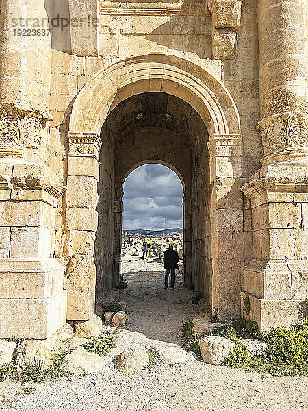Der Hadriansbogen in Jerash  vermutlich 331 v. Chr. von Alexander dem Großen  Jerash  Jordanien  Naher Osten gegründet