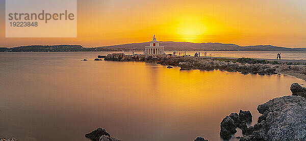 Blick auf den Leuchtturm von Saint Theodore bei Sonnenuntergang  Argostolion  Kefalonia  Ionische Inseln  griechische Inseln  Griechenland  Europa