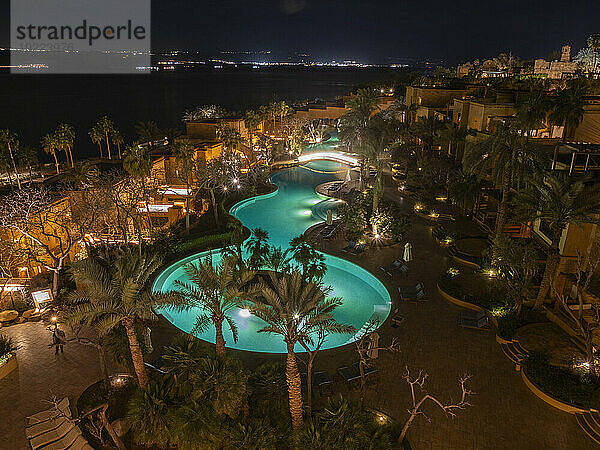 Übernachtung im Kempinski Hotel Ishtar  einem Fünf-Sterne-Luxusresort am Toten Meer  inspiriert von den Hängenden Gärten von Babylon  Jordanien  Naher Osten