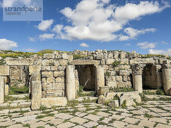 Säulen in der antiken Stadt Jerash  vermutlich 331 v. Chr. von Alexander dem Großen  Jerash  Jordanien  Naher Osten gegründet
