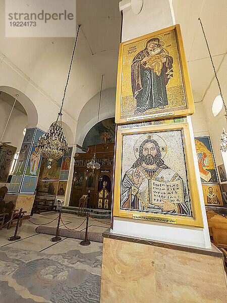 Innenansicht der frühbyzantinischen St.-Georgs-Kirche in Madaba  Jordanien  Naher Osten