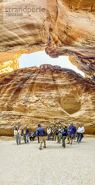 Der Siq  Eingang zum Archäologischen Park Petra  UNESCO-Weltkulturerbe  eines der neuen sieben Weltwunder  Petra  Jordanien  Naher Osten