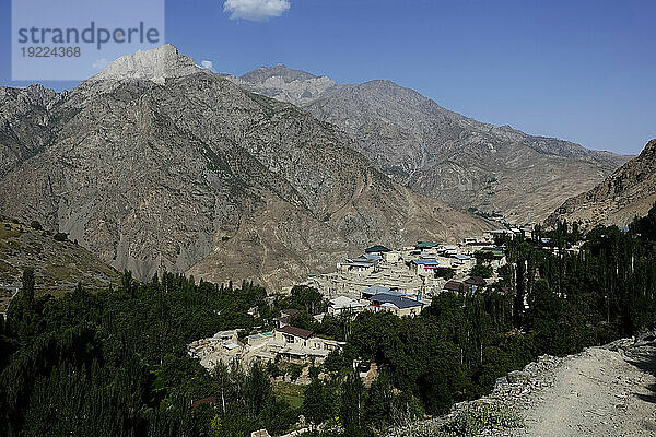 Village in the remote and spectacular Fann Mountains  part of the western Pamir-Alay  Tajikistan  Central Asia  Asia