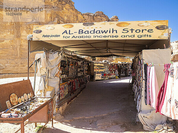 Souvenirstände auf dem Weg zum Kloster Petra (Al Dayr)  Archäologischer Park Petra  UNESCO-Weltkulturerbe  eines der neuen sieben Weltwunder  Petra  Jordanien  Naher Osten