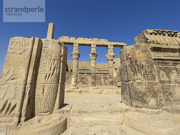Der Philae-Tempelkomplex  der Tempel der Isis  UNESCO-Weltkulturerbe  derzeit auf der Insel Agilkia  Ägypten  Nordafrika  Afrika