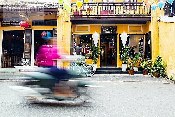 HOI AN  VIETNAM  23. SEPTEMBER 2018: Traditionelles Gebäudedetail in der UNESCO Kulturerbestadt Hoi An in der Provinz Quang Nam in Vietnam