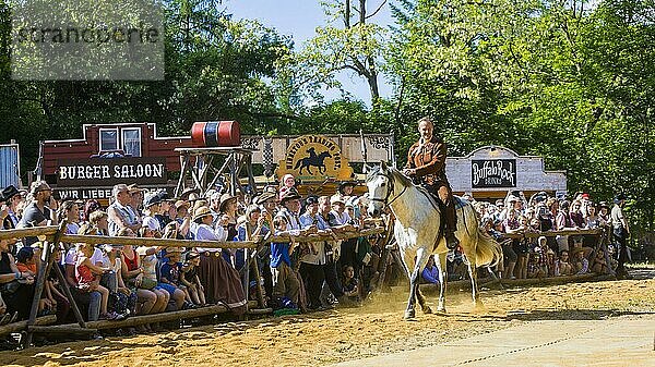 Die Karl-May-Festtage finden seit 1991 jedes Jahr an einem Maiwochenende im Lössnitzgrund Radebeul im Andenken an den Schriftsteller Karl May statt. Zu dem Fest kommen jährlich ca. 30.000 Gäste. Die Landesbühnen Sachsen präsentieren Ausschnitte aus ihrem aktuellen Stück Winnetou und Old Shatterhand