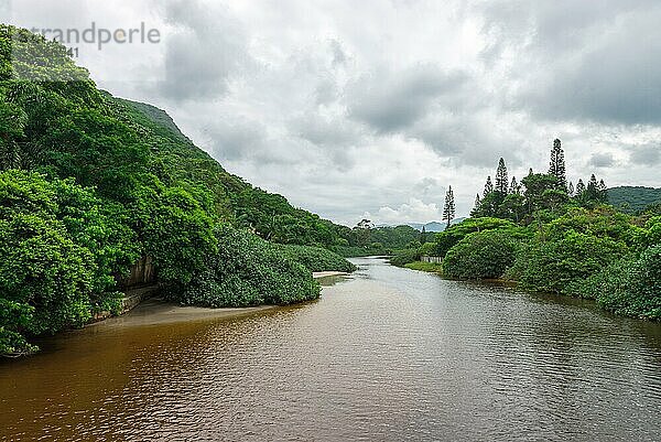 Fluss in der Nähe des Strandes Armacao in Florianopolis  Santa Catarina  Brasilien. Eines der wichtigsten touristischen Ziele in der südlichen Region
