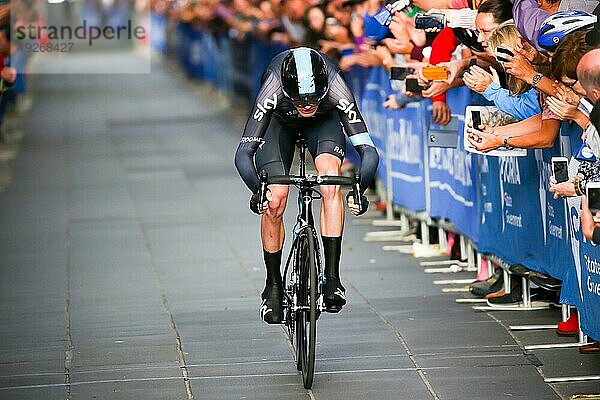 MELBOURNE  AUSTRALIEN  3. FEBRUAR: Chris Froome sprintet auf der Prolog Etappe am ersten Tag der Jayco Herald Sun Tour 2016 ins Ziel