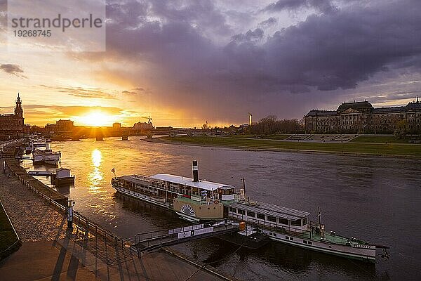 Sonnenuntergang über der Dresdner Altstadt