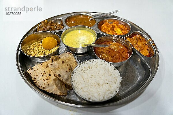 Typisch indisches Essen aus Jaisalmer  Thali Rajasthani