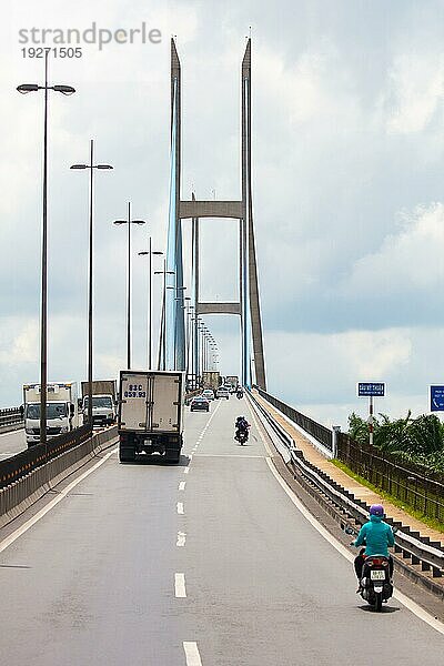 CAI BE  VIETNAM  28. SEPTEMBER 2018: Die My Thuan Brücke überquert den Mekong und ist ein Zeichen der Freundschaft zwischen Vietnam und Australien in Cai Be  Vietnam  Asien