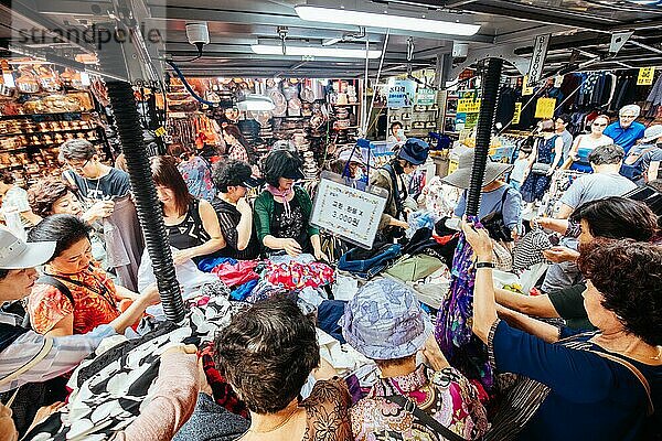 Der Namdaemun Markt ist ein großer traditioneller Markt  der älteste und größte Markt  Seoul  Südkorea  Asien