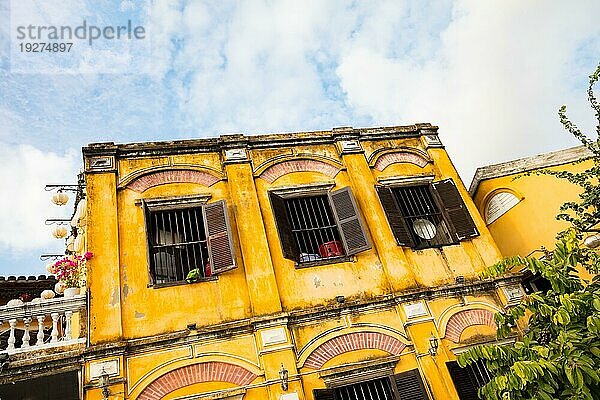 Traditionelles Gebäudedetail in der zum UNESCO Kulturerbe zählenden Stadt Hoi An in der Provinz Quang Nam in Vietnam