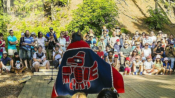 Die Karl-May-Festtage finden seit 1991 jedes Jahr an einem Maiwochenende im Lössnitzgrund Radebeul im Andenken an den Schriftsteller Karl May statt. Zu dem Fest kommen jährlich ca. 30.000 Gäste. Ed E. Bryant der Tsimshian Nation