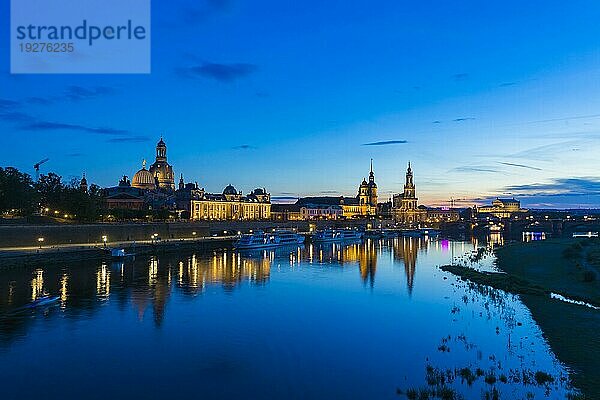Silhouette Dresden zur blaün Stunde