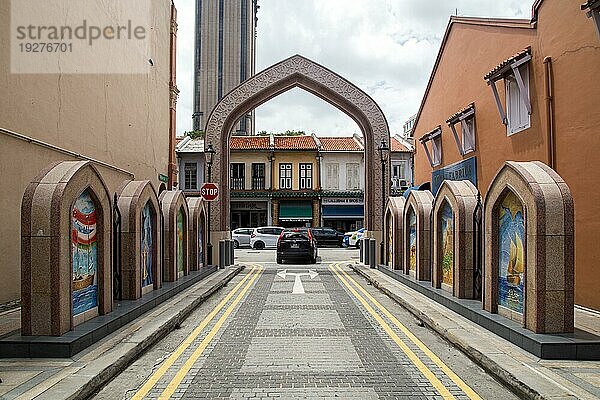 Singapur  31. Januar 2015: Eine Straße mit arabischer Architektur im Viertel Arab Street  Asien