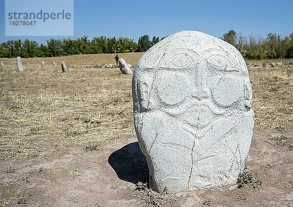 Balbals  historische Grabsteine in Form von menschlichen Gesichtern  bei Tokmok  Chuy  Kirgistan  Asien