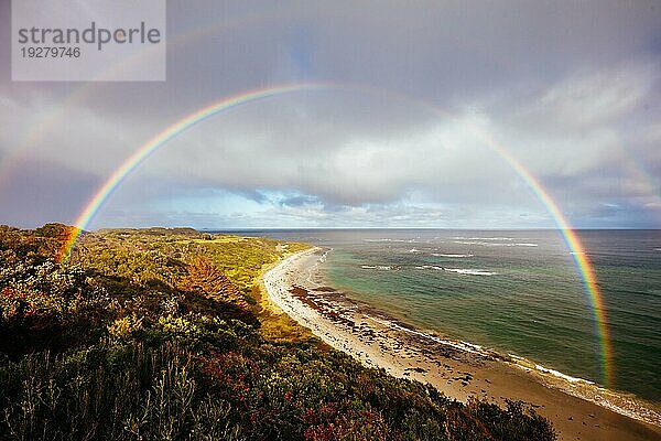 Flinders Ocean Beach mit Blick nach Osten auf der Mornington Peninsula an einem Winternachmittag in Victoria  Australien  Ozeanien