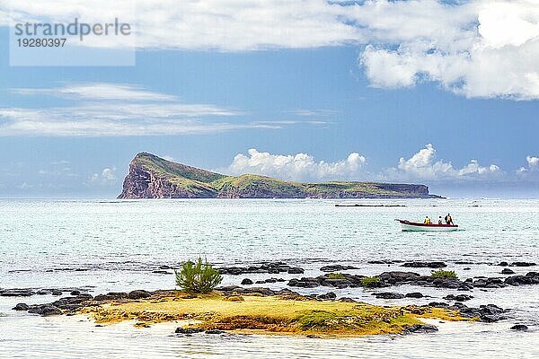 Insel im Meer vor Cap Malheureux im Norden von Mauritius  Afrika