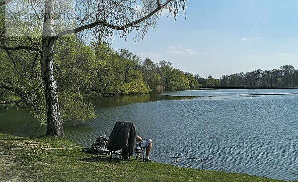 Abendliche Entspannung - Angler am Teich
