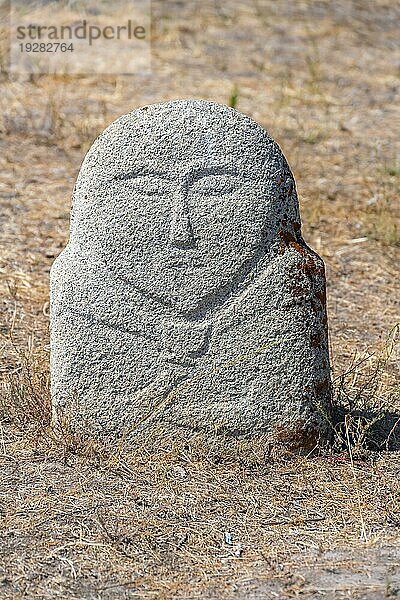 Balbals  historische Grabsteine in Form von menschlichen Gesichtern  bei Tokmok  Chuy  Kirgistan  Asien