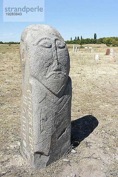 Balbals  historische Grabsteine in Form von menschlichen Gesichtern  bei Tokmok  Chuy  Kirgistan  Asien