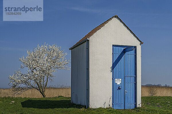 Diese technische Einrichtung befindet sich am Breetzer Bodden. Der Breetzer Bodden liegt im landschaftlich reizvollen Nordwesten der Insel Rügen