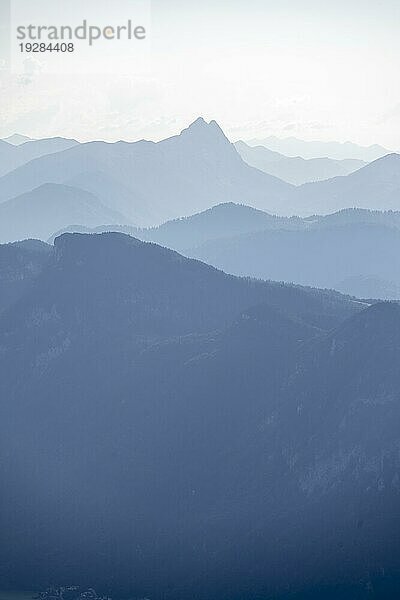 Abendstimmung  Silhouetten  Dramatische Berglandschaft  Tirol  Österreich  Europa