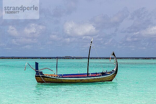 Paradise Island  Malediven  28. August 2018: Ein traditionelles hölzernes Fischerboot  Asien