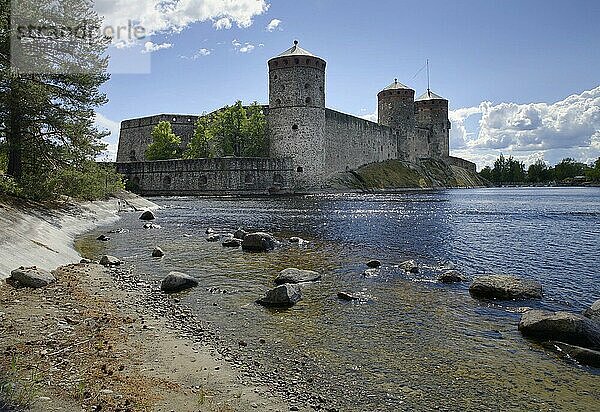 Olavinlinna (St. Olafs Burg)  eine mittelalterliche Burg in Ostfinnland