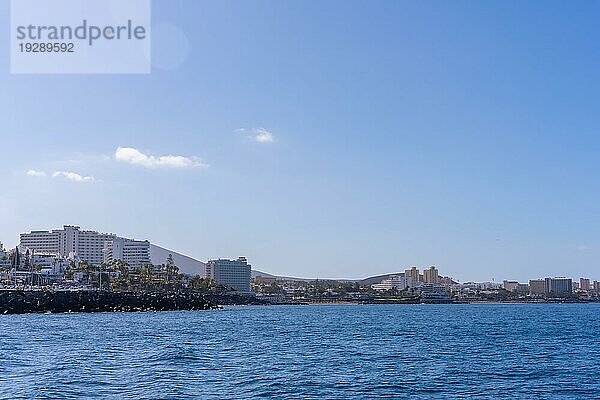 Blick vom Yachthafen der Costa de Adeje im Süden von Teneriffa  Kanarische Inseln