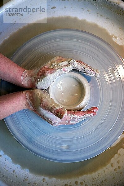 Handgefertigte Töpferei Keramik von Frauen gemacht