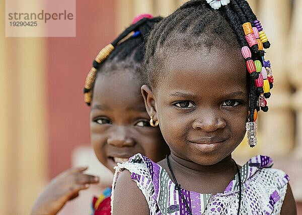 Close up afrikanische Mädchen zusammen