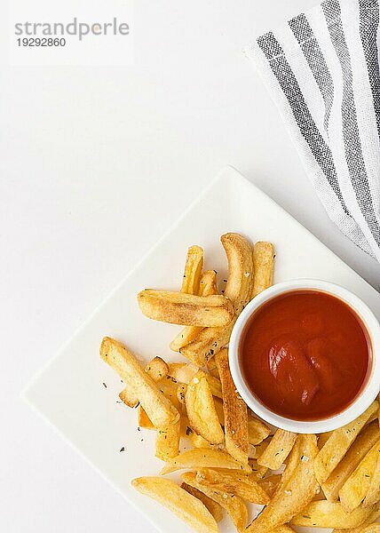 Ansicht von oben Pommes frites Teller mit Ketchup Kopie Raum