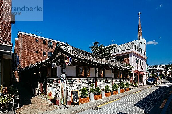 Das Bukchon Hanok Village ist ein traditionelles koreanisches Dorf in der Nähe des Gyeongbok Palastes in Seoul  Seoul  Südkorea  Asien