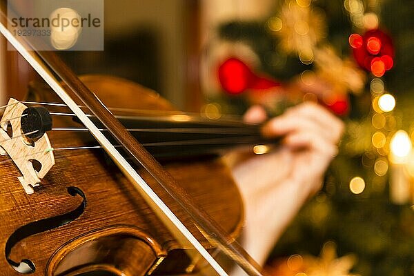 Geige mit Weihnachtsbaum  violin with christmas tree