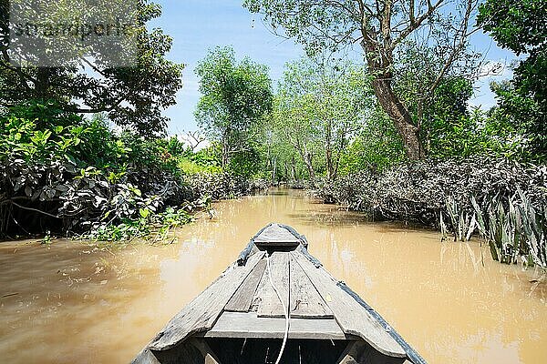 Flussfahrt auf dem Mekongdelta in Ruderbooten an einem heißen Sommertag