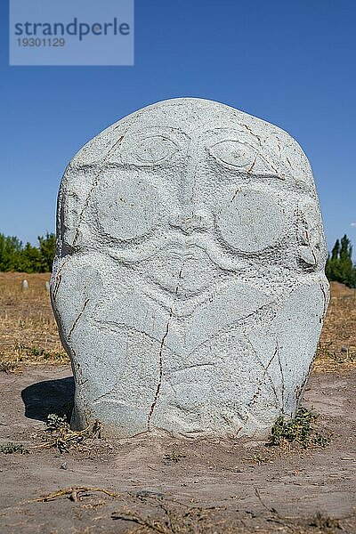 Balbals  historische Grabsteine in Form von menschlichen Gesichtern  bei Tokmok  Chuy  Kirgistan  Asien