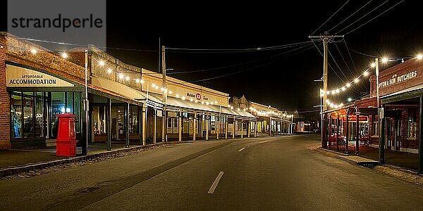 Ein ruhiger Winterabend in High St Maldon  Victoria  Australien am 27. Juni 2014