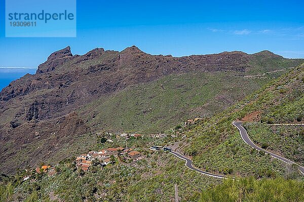 Komplizierte Straße in der Berggemeinde Masca im Norden von Teneriffa  Kanarische Inseln