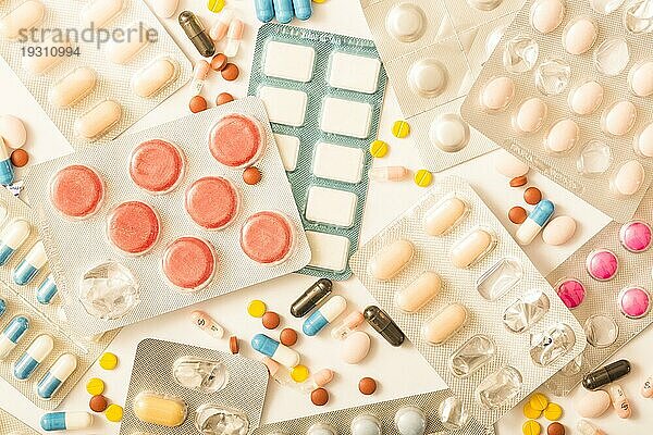 Draufsicht auf verschiedene Pillen Blisterpackung