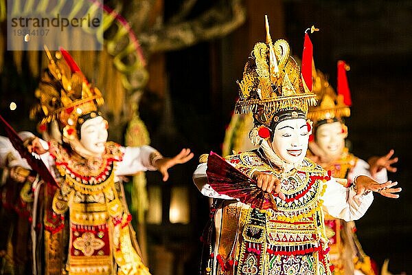 UBUD  BALI  INDONESIEN  SEP 5  2014: Eine traditionelle balinesische Show im Zentrum von Ubud  Bali  Indonesien  Asien