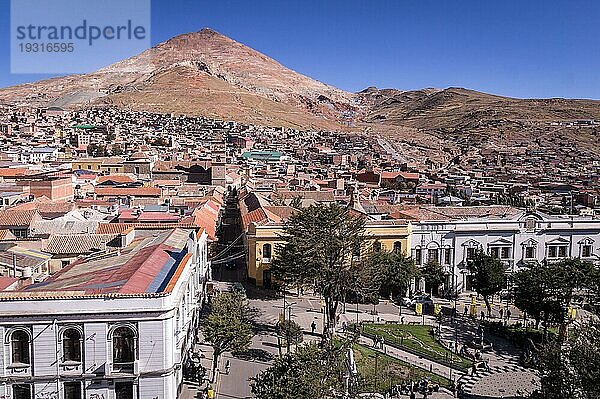 Blick auf das historische Zentrum von Potosi  Bolivien mit Blick auf die Plaza 10 de Noviembre
