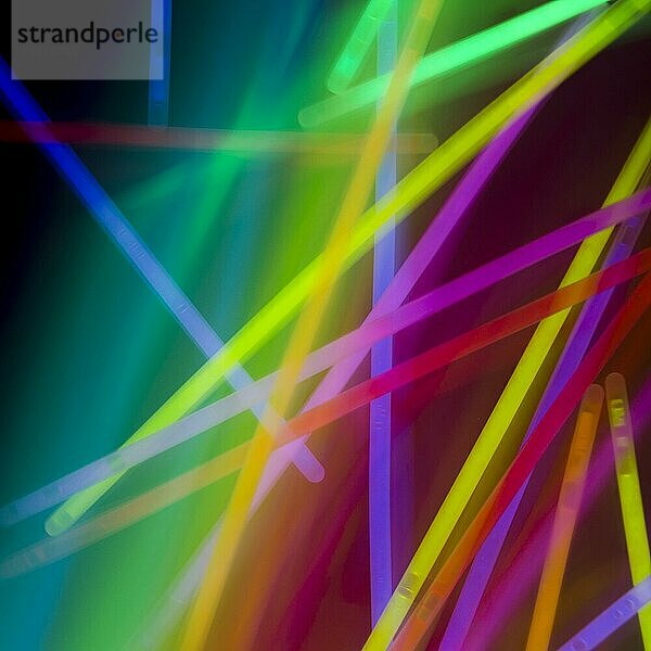 Abstrakte bunte Neonröhren Regenbogen Hintergrund