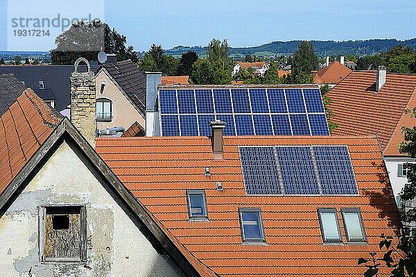 Alte Dächer mit Solarmodulen  Bad Grönenbach  Bayern  Deutschland  Europa