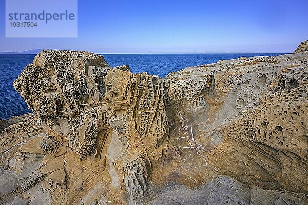 Bizarre Felsformationen in der Buca delle Fate  Populonia  Piombino  Provinz Livorno  Italien  Europa