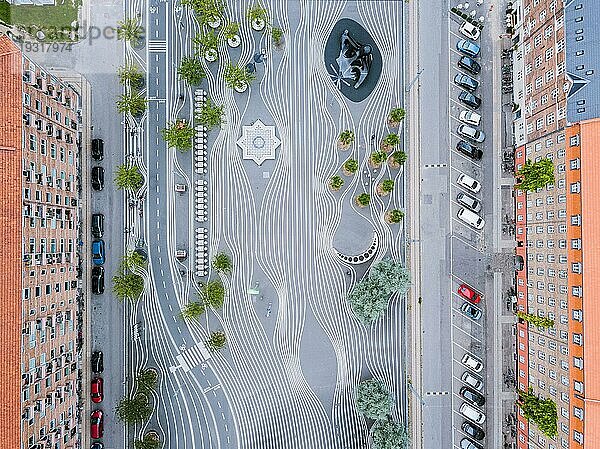 Kopenhagen  Dänemark  23. August 2019: Drohnenansicht des Superkilen Parks im Stadtteil Norrebro aus der Luft. Entworfen von der Kunstgruppe Superflex  Europa