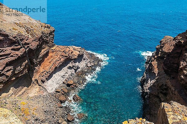 Strand und natürliche Bucht von Ponta de Sao Lourenco im Sommer  Madeira