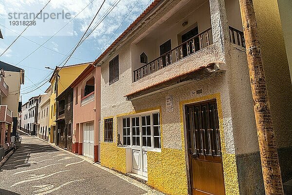 Straßen in der Stadt Paul do Mar im Sommer im Osten Madeiras. Portugal